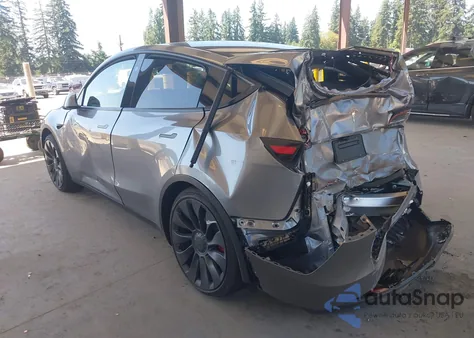 2025 Tesla Model Y Performance Dual Motor All-Wheel Drive z USA, uszkodzony, nr VIN 7SAYGDEF5SA353325